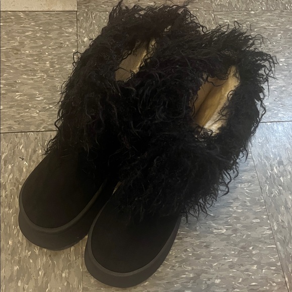 New Black Faux Fur Ankle Boots – Cozy Statement Winter Booties (8.5–9) - Picture 3 of 5